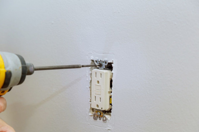 installing outlet